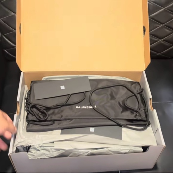 Balenciaga Runner - Picture 15 of 16